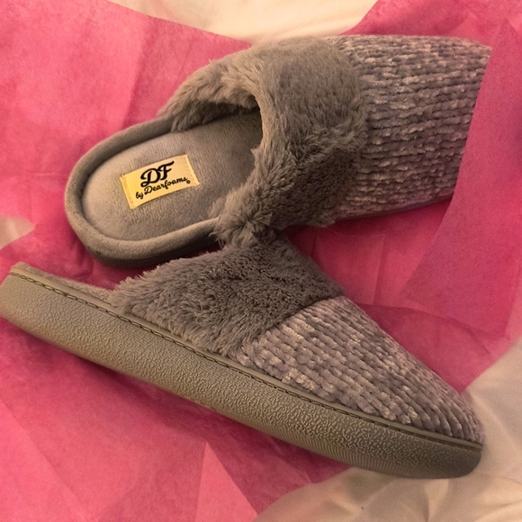 dearfoams Shoes - Dearfoams NWOT Gray Slippers Size 7/8